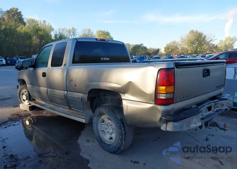 2000 Chevrolet Silverado 2500 Ls z USA, uszkodzony, nr VIN 1GCFC29U6YZ124820